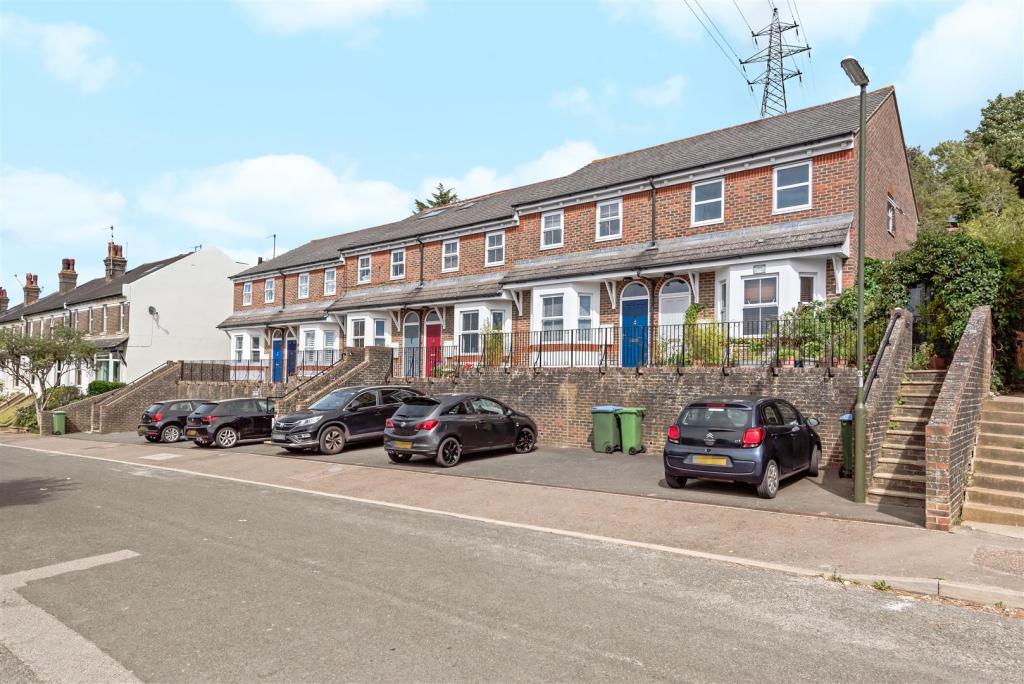 3 bedroom house for sale in Dacre Gardens, Upper Beeding, Steyning, BN44