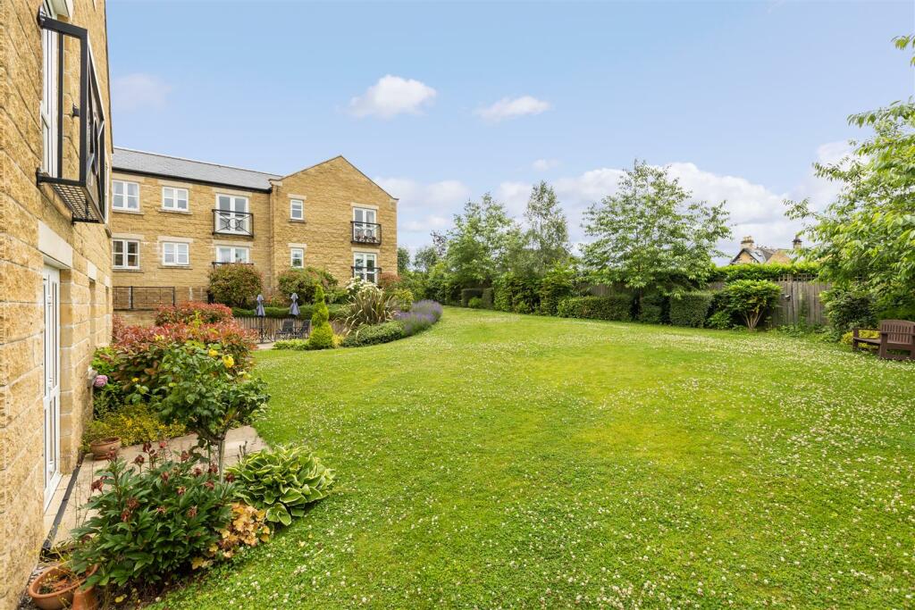 1 bedroom flat for sale in Castle Howard Road, Malton, YO17