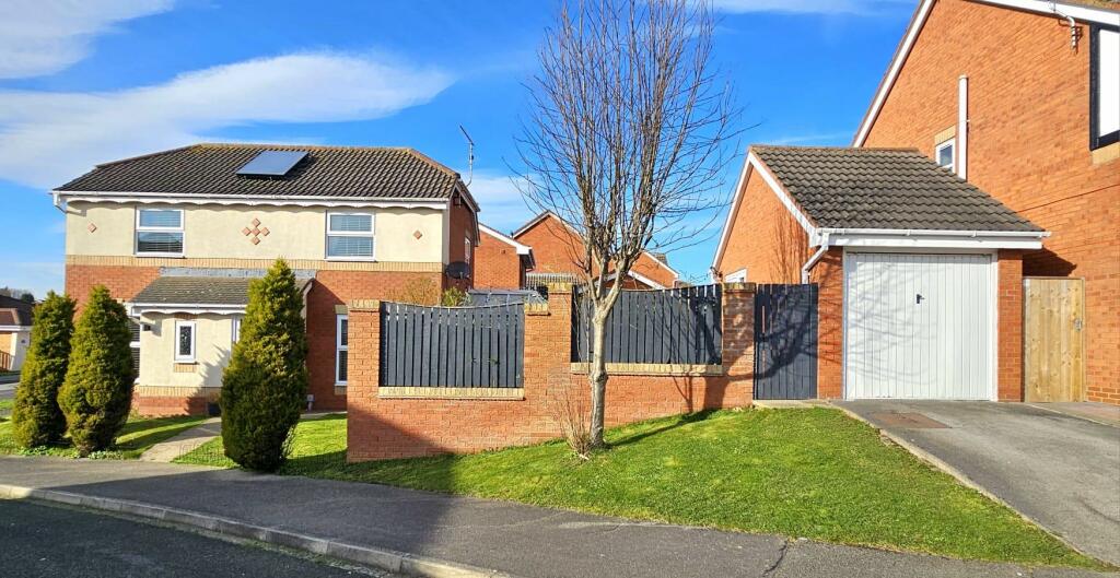 3 bedroom detached house for sale in Aysgarth Rise, Bridlington, YO16