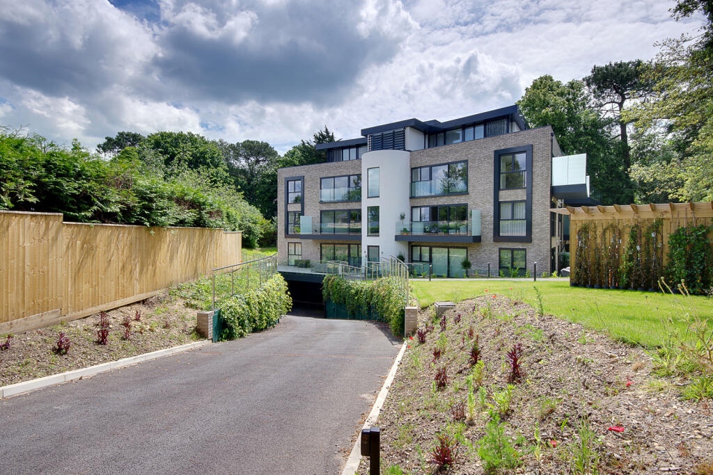 2 bedroom apartment for sale in Martello Road South, Canford Cliffs