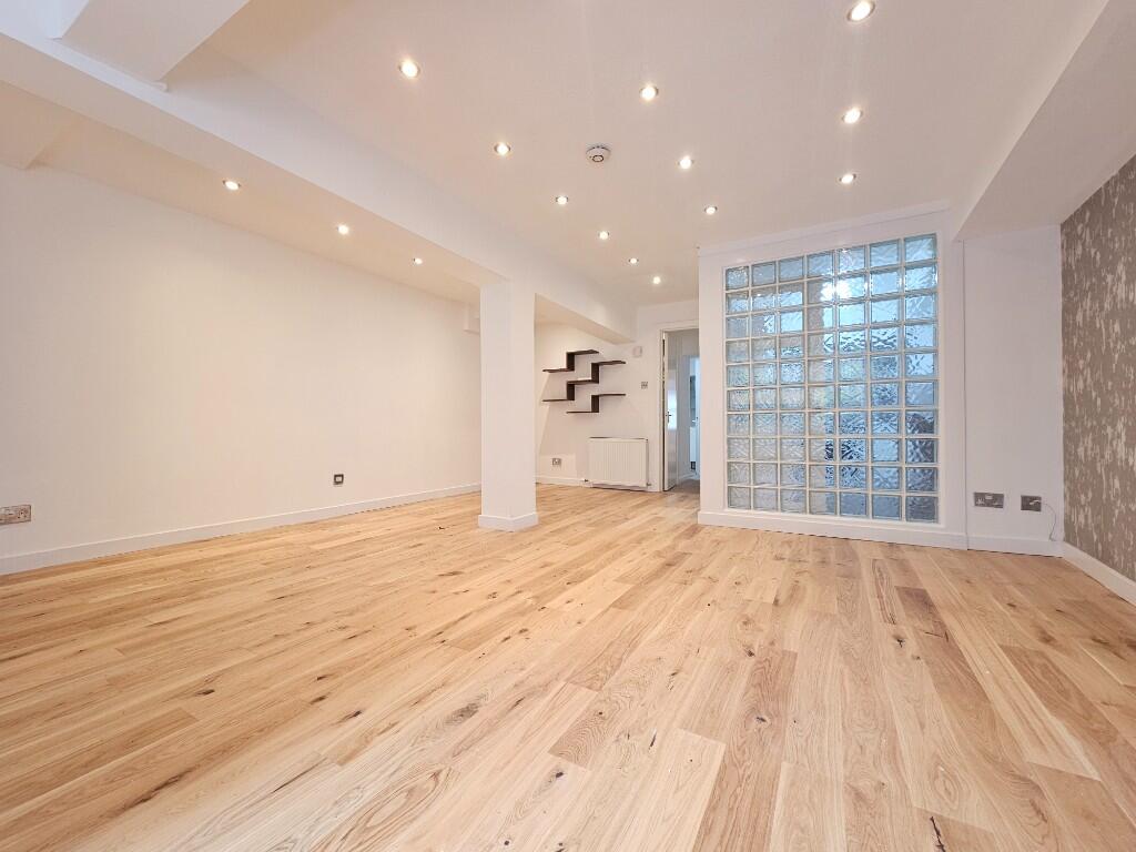 Main image of property: Dorset Square, Glasgow, G3 7LL