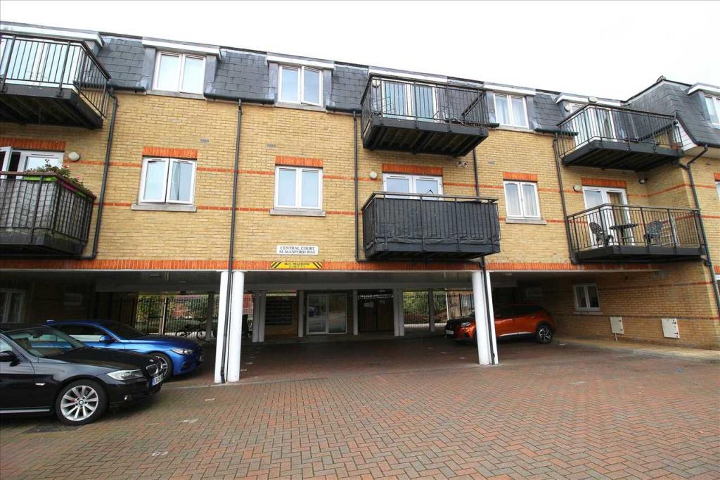 2 bedroom apartment for sale in Manford Way, Chigwell, IG7