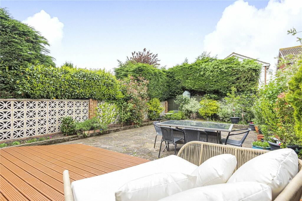 Main image of property: Grove Park Road, London, SE9