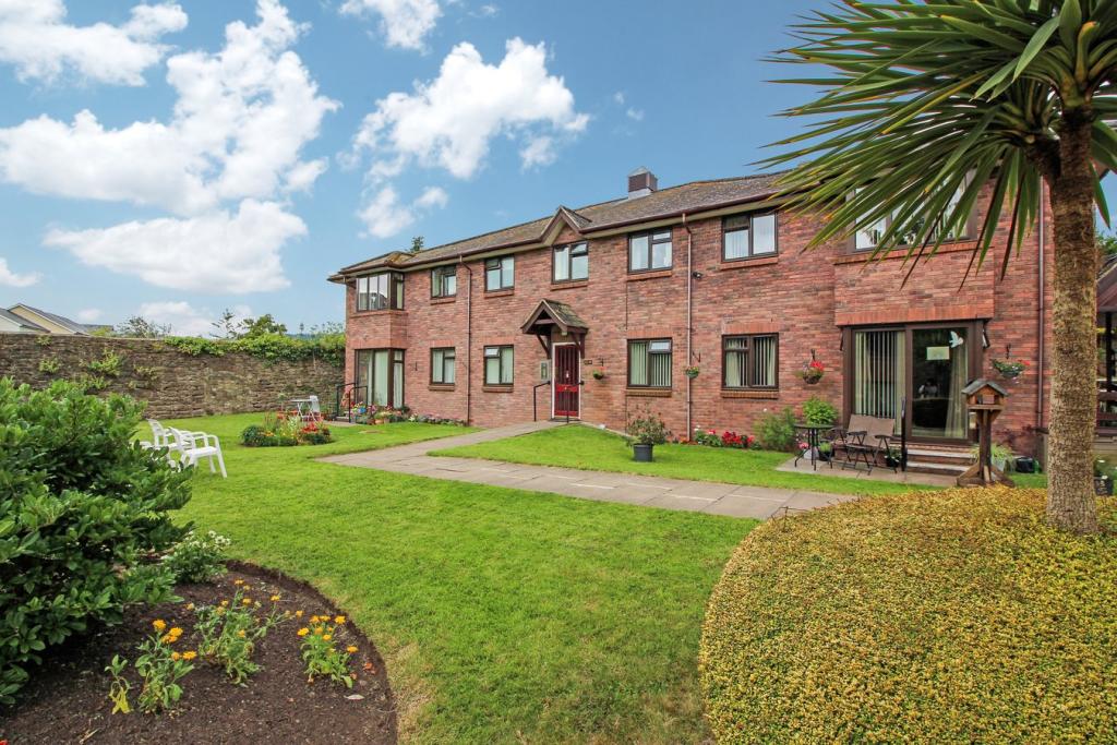 2 bedroom retirement property for sale in Priory Gardens, Abergavenny, NP7