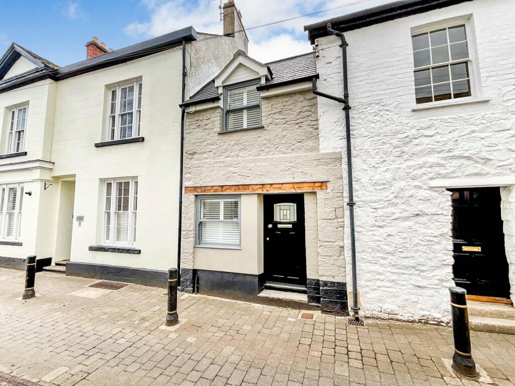 2 bedroom terraced house for sale in Maryport Street, Usk, NP15