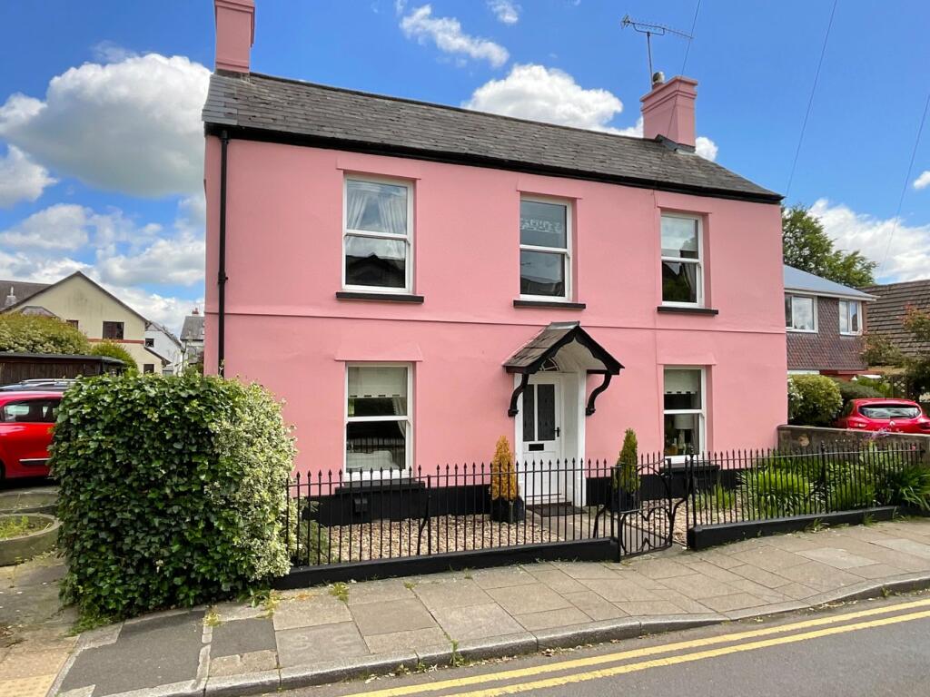 3 bedroom detached house for sale in Maryport Street, Usk, NP15