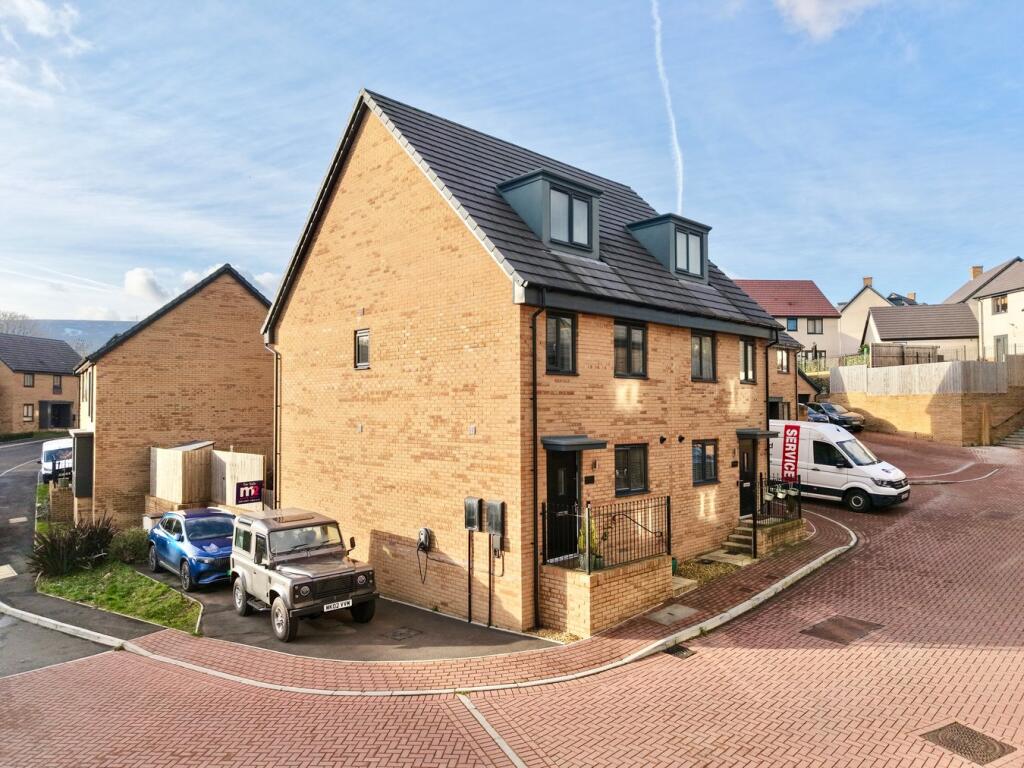 Main image of property: Rhodfa'r Eos, Pontrhydyrun, Cwmbran, NP44