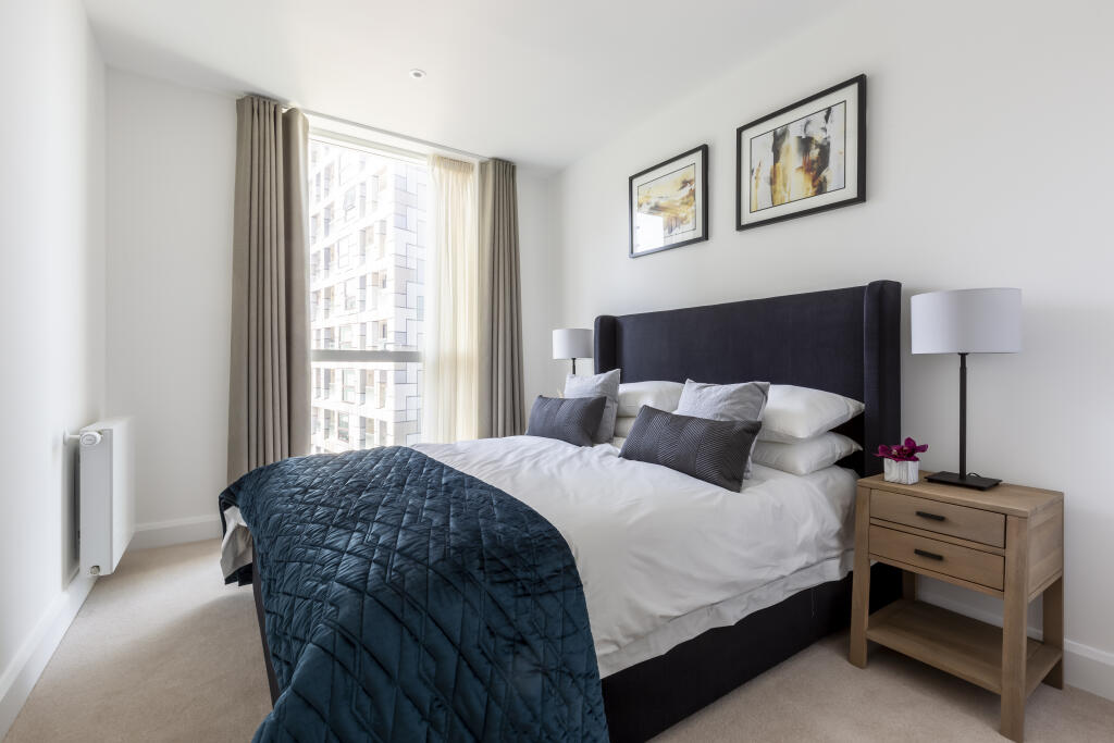 Main image of property: SIROCCO TOWER, 32 Harbour Way, London, E14 9ZP