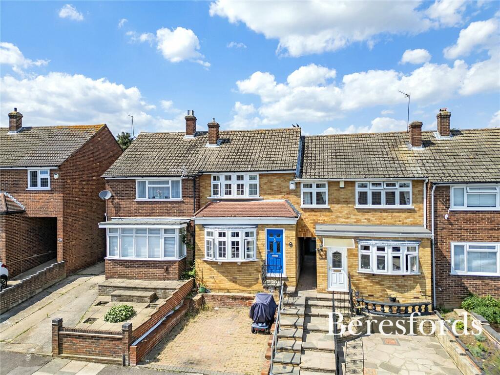 2 bedroom terraced house for sale in Grange Road, Heaton Grange, RM3