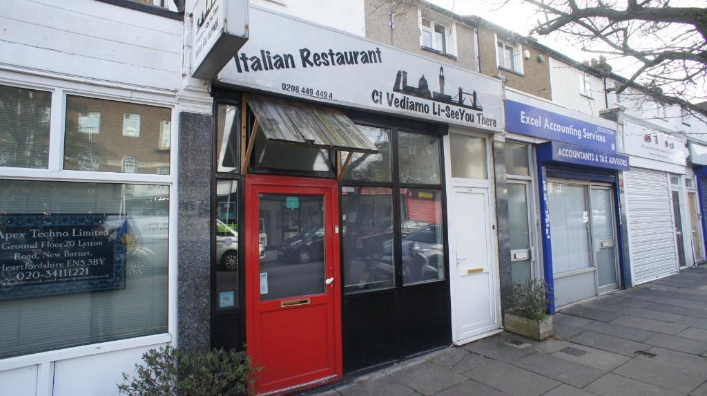 Restaurant to lease in Lytton Road, North London, EN5