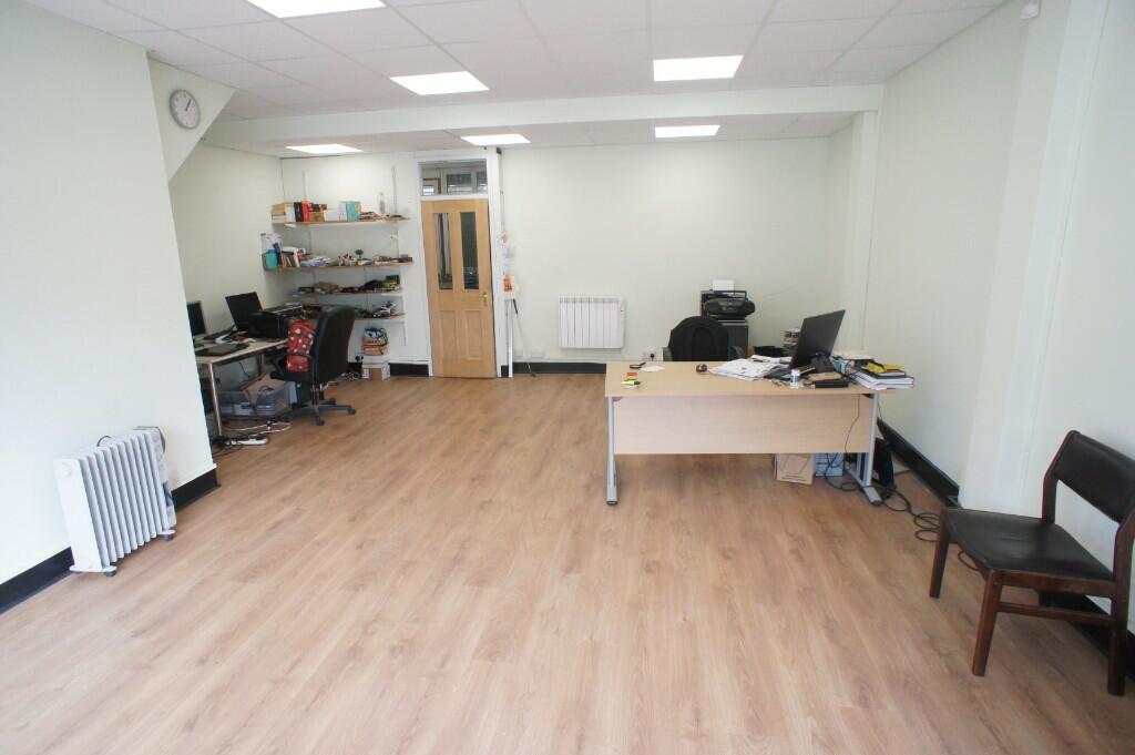 Main image of property: Oakleigh Road North, London, N20