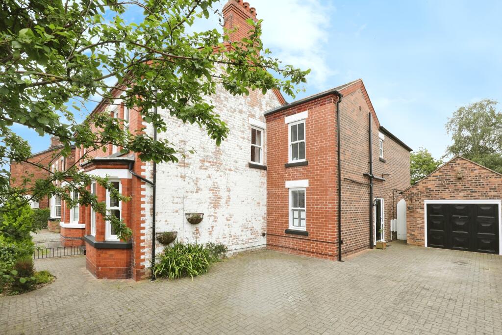 4 bedroom semidetached house for sale in Hartford Road, Davenham, CW9