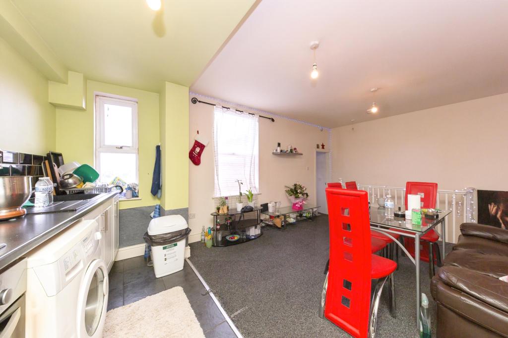 2 bedroom flat for sale in Gresty Road, Crewe, CW2