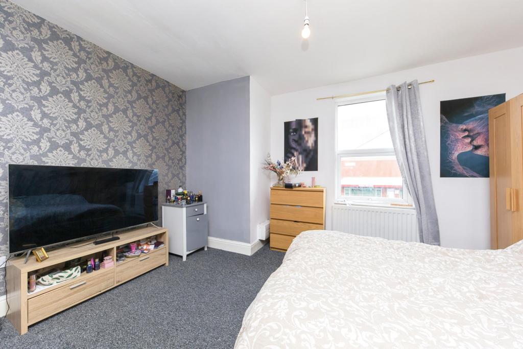 2 bedroom flat for sale in Gresty Road, Crewe, CW2