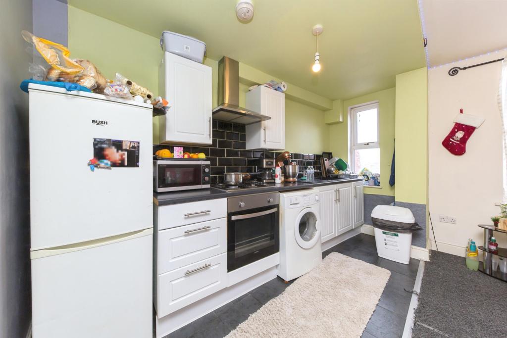 2 bedroom flat for sale in Gresty Road, Crewe, CW2