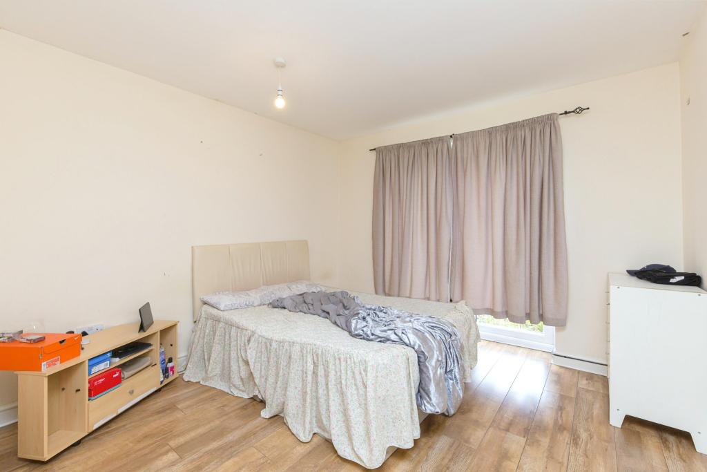 2 bedroom flat for sale in Gresty Road, Crewe, CW2