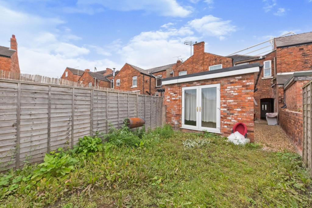 2 bedroom flat for sale in Gresty Road, Crewe, CW2