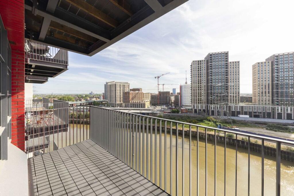 Main image of property: City Island Way, Canary wharf