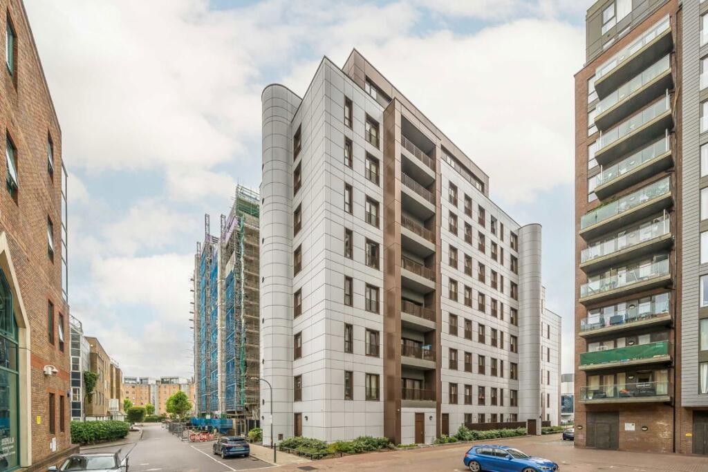 Main image of property: Selsdon Way, Canary Wharf
