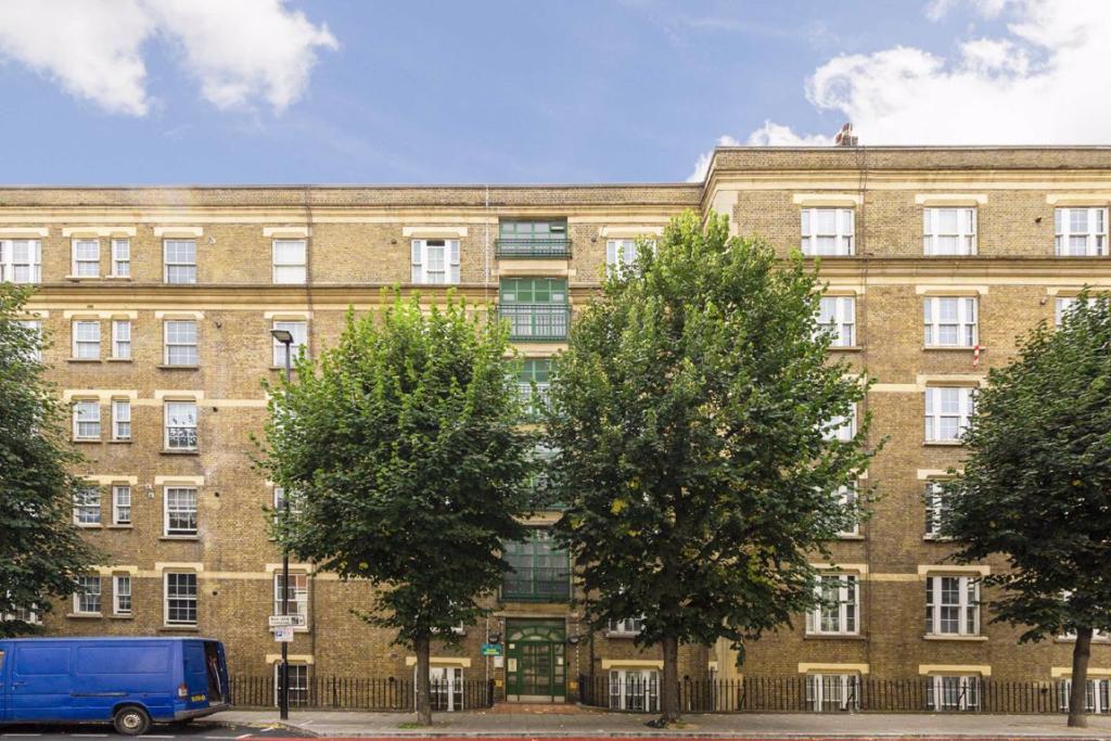 2 bedroom flat for sale in Tooley Street, London, SE1