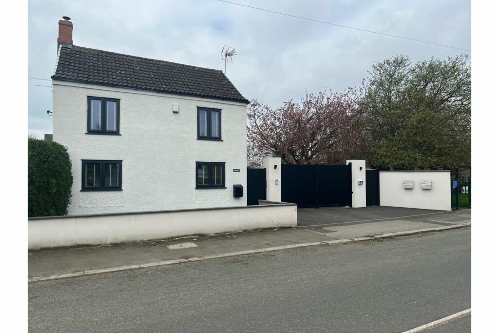 4 bedroom detached house for sale in House with Two Bedroom Annex