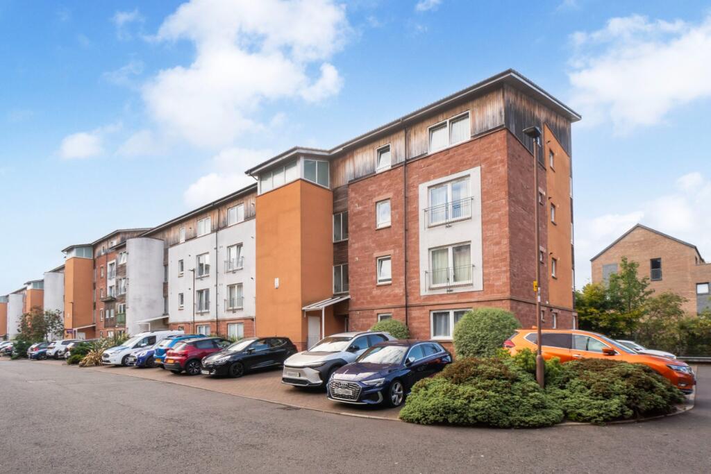 Main image of property: 1/2 Albion Gardens, Leith, Edinburgh, EH7 5QF