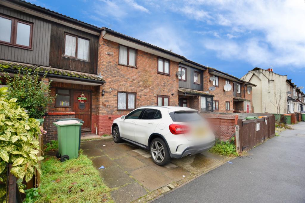 3 bedroom terraced house for sale in Mafeking Road, Canning Town, E16