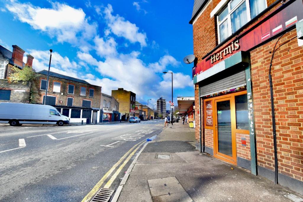 Shop for rent in High Street Plaistow, E13