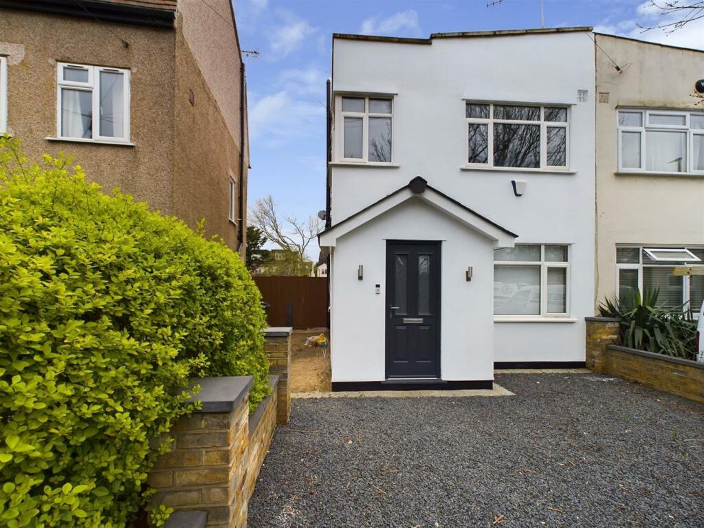 3 bedroom semidetached house for sale in Walton Road, West Molesey, KT8