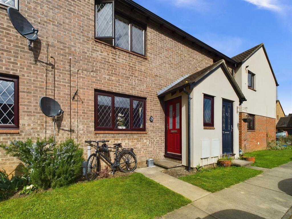 2 bedroom flat for sale in Kings Chase, East Molesey, KT8