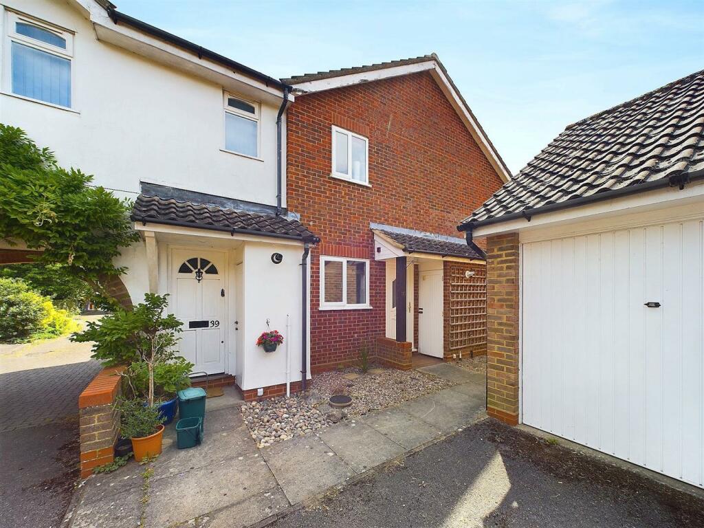 1 bedroom house for sale in Grafton Way, West Molesey, KT8
