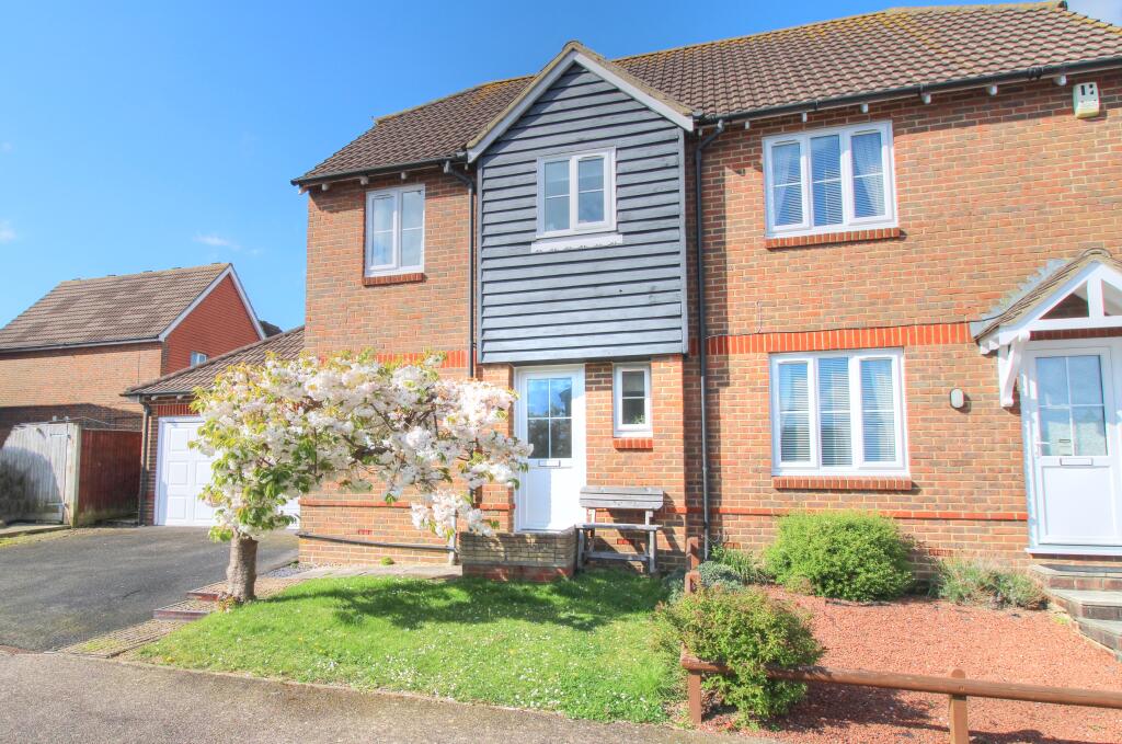 3 bedroom semidetached house for rent in St. Michaels Close, Stone