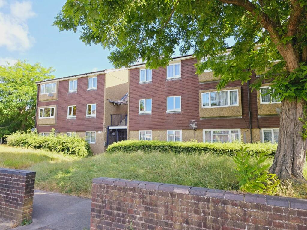 2 bedroom flat for sale in Merganser Close, Hardway, Gosport, Hampshire