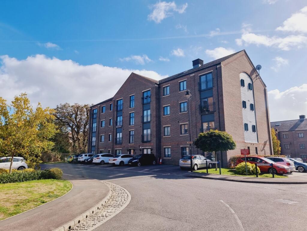 2 bedroom flat for rent in Heritage Way, Gosport, Hampshire, PO12