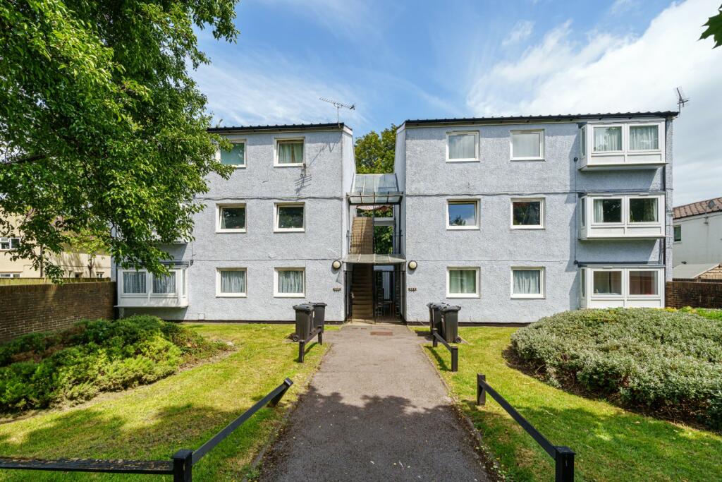 2 bedroom flat for sale in Parsons Close, Portsmouth, PO3