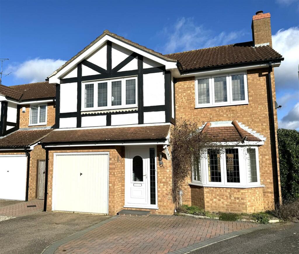 4 bedroom detached house for sale in Berry Close, Purdis Farm, Ipswich, IP3