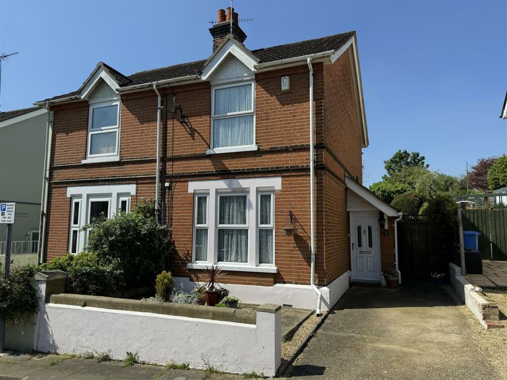 3 bedroom semi-detached house for sale in Martin Road, Ipswich, IP2