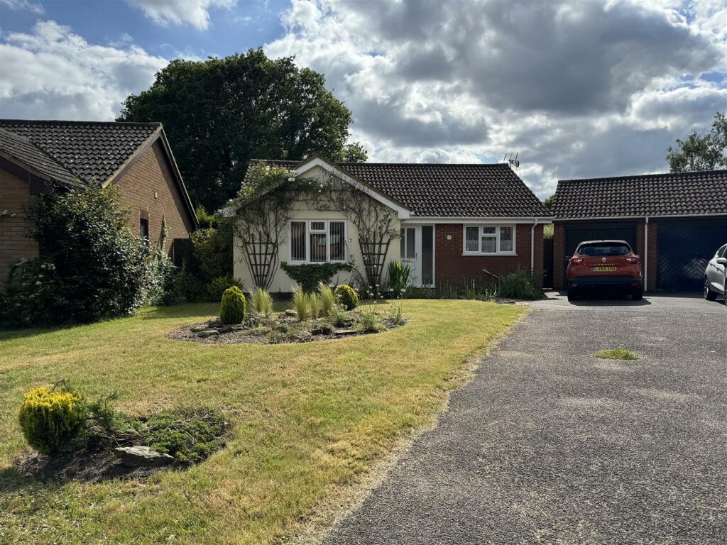 2 bedroom detached bungalow for sale in The Grove, Martlesham Heath