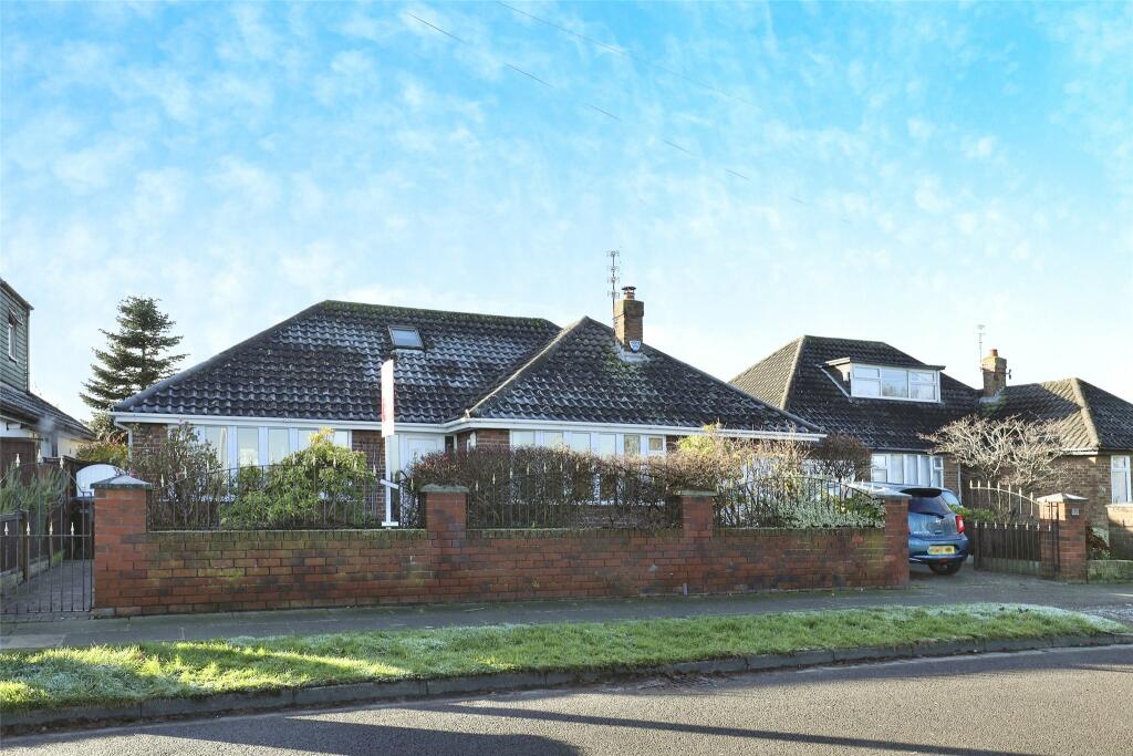 3 bedroom bungalow for sale in Manor Road, Blundellsands, Liverpool