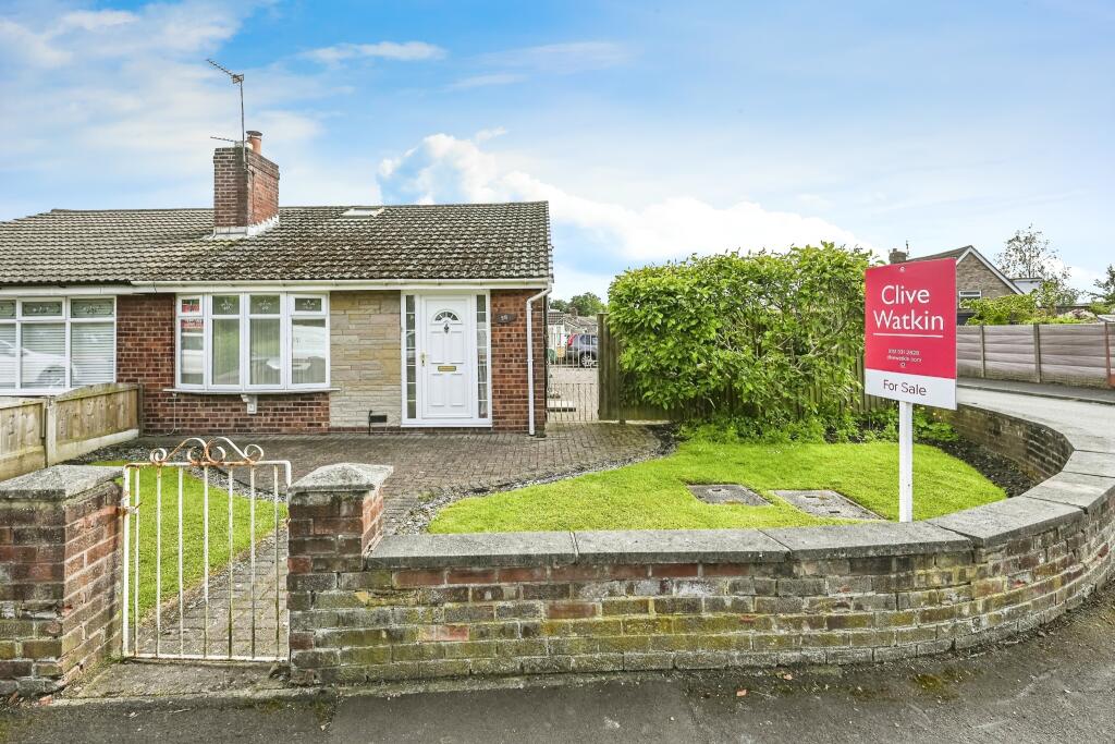2 bedroom bungalow for sale in Lydiate Lane, Thornton, Liverpool, Merseyside, L23