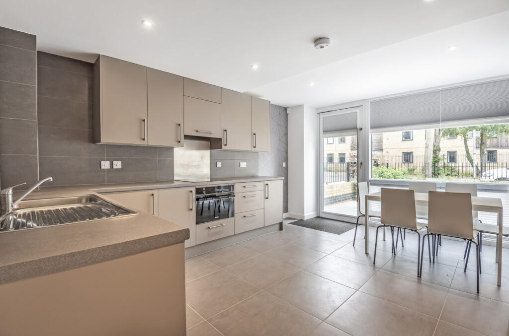 Main image of property: Latimer Road, Headington, OX3 7PF