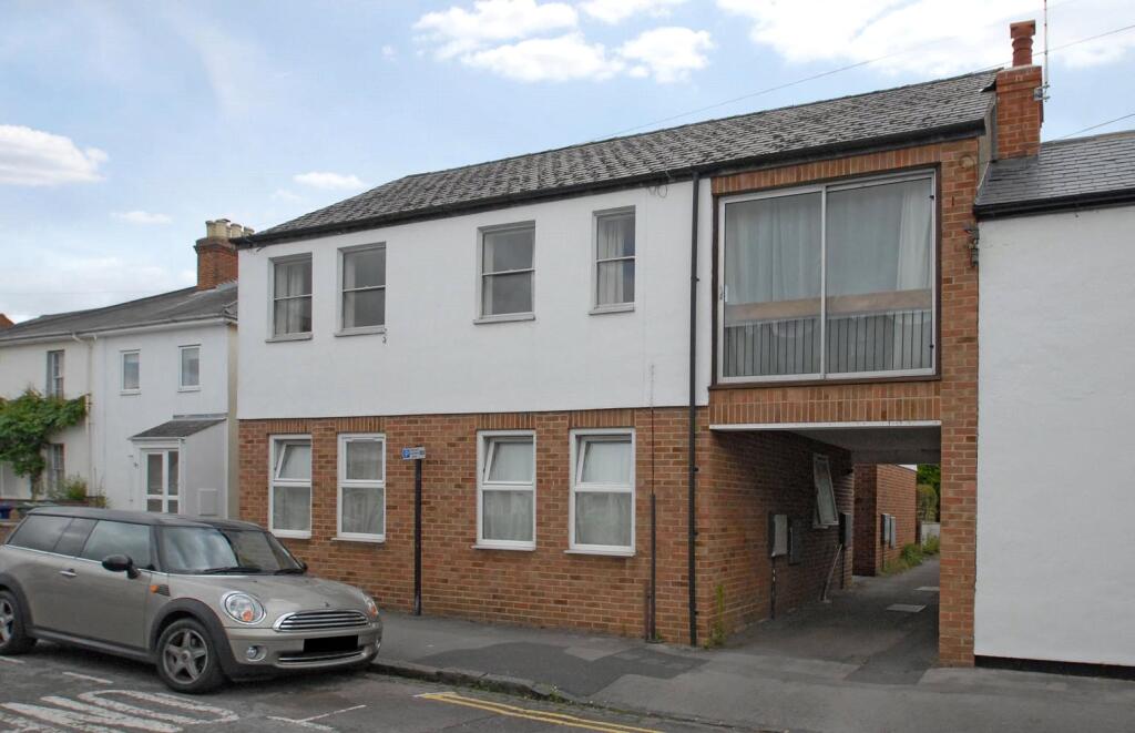 Main image of property: New High Street, Headington, Oxford, OX3 7AJ
