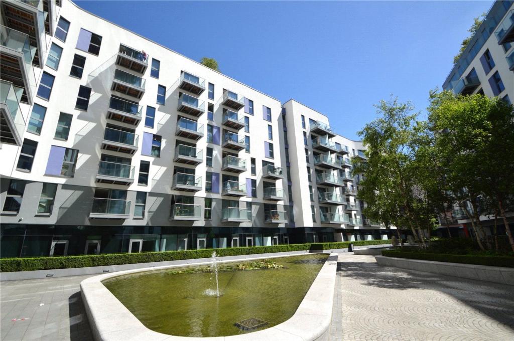 2 bedroom apartment for sale in Tennyson Apartments, 1 Saffron Central Square, Croydon, CR0