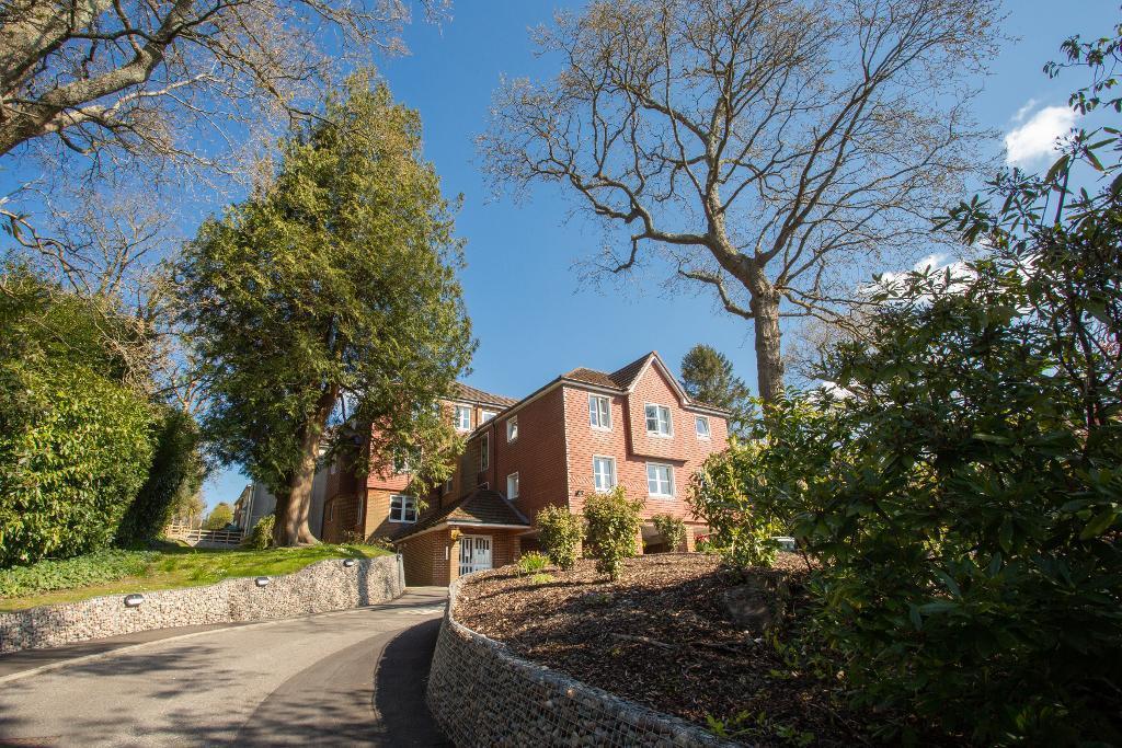 1 bedroom retirement property for sale in Mutton Hall Hill, Heathfield