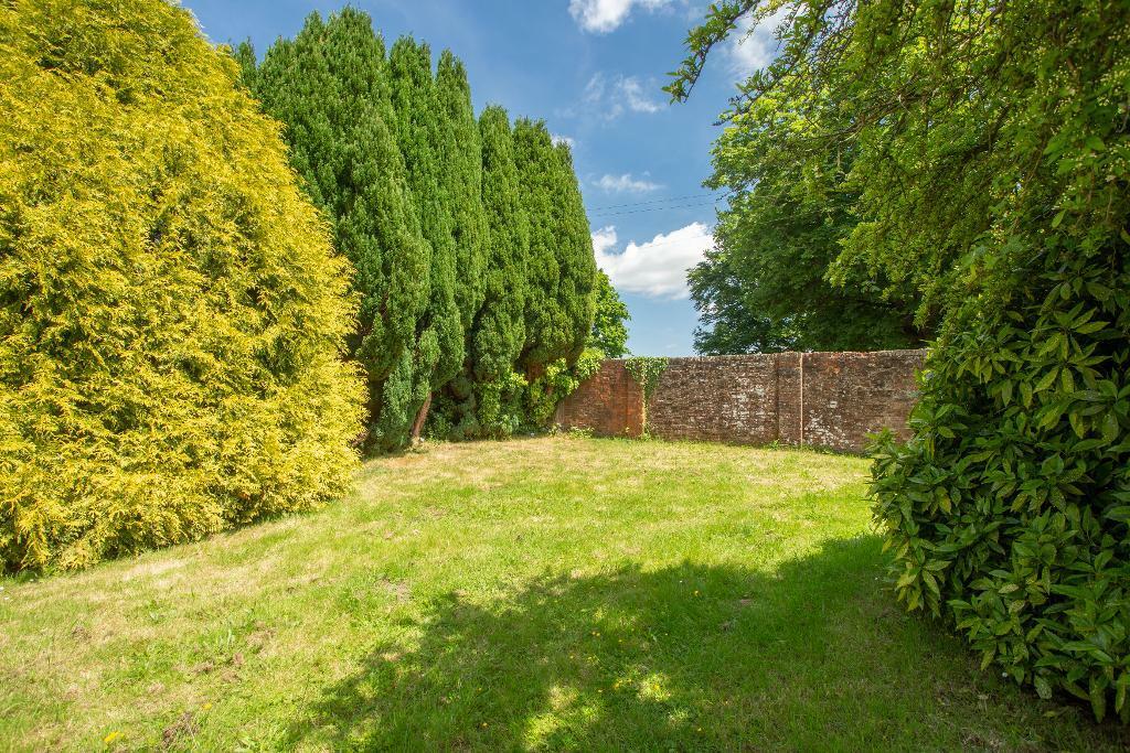 5 bedroom detached house for sale in Heathfield Park, Old Heathfield, East Sussex, TN21 8RF, TN21