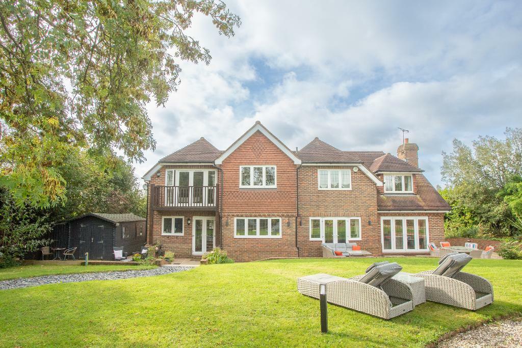 5 bedroom detached house for sale in Heathfield Road, Burwash Weald