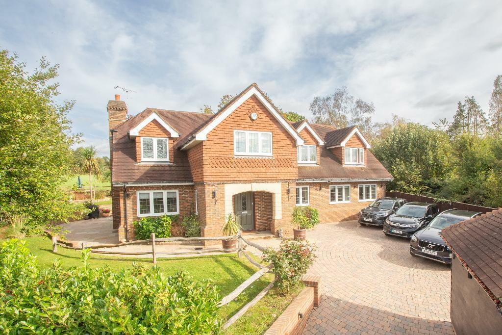 5 bedroom detached house for sale in Heathfield Road, Burwash Weald
