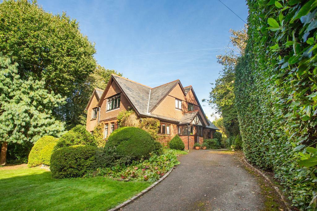 5 bedroom detached house for sale in Harley Lane, Heathfield, East