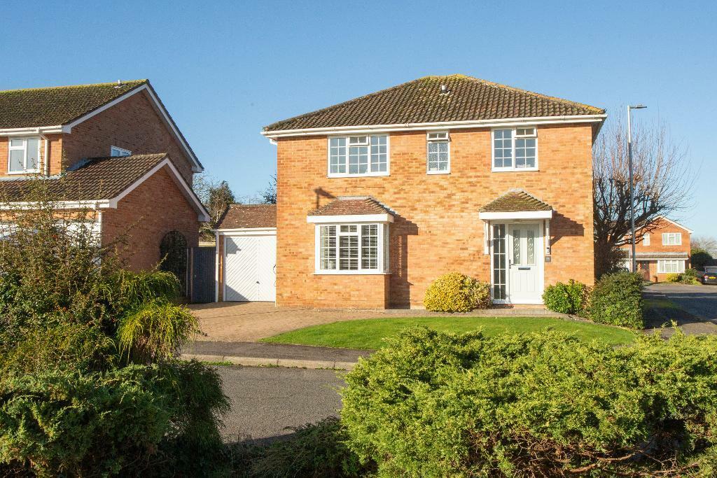 4 bedroom detached house for sale in Howlett Drive, Hailsham, East