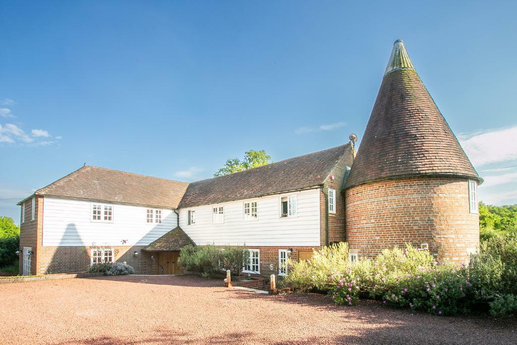 5 bedroom detached house for sale in Grove Hill, Hellingly, East Sussex